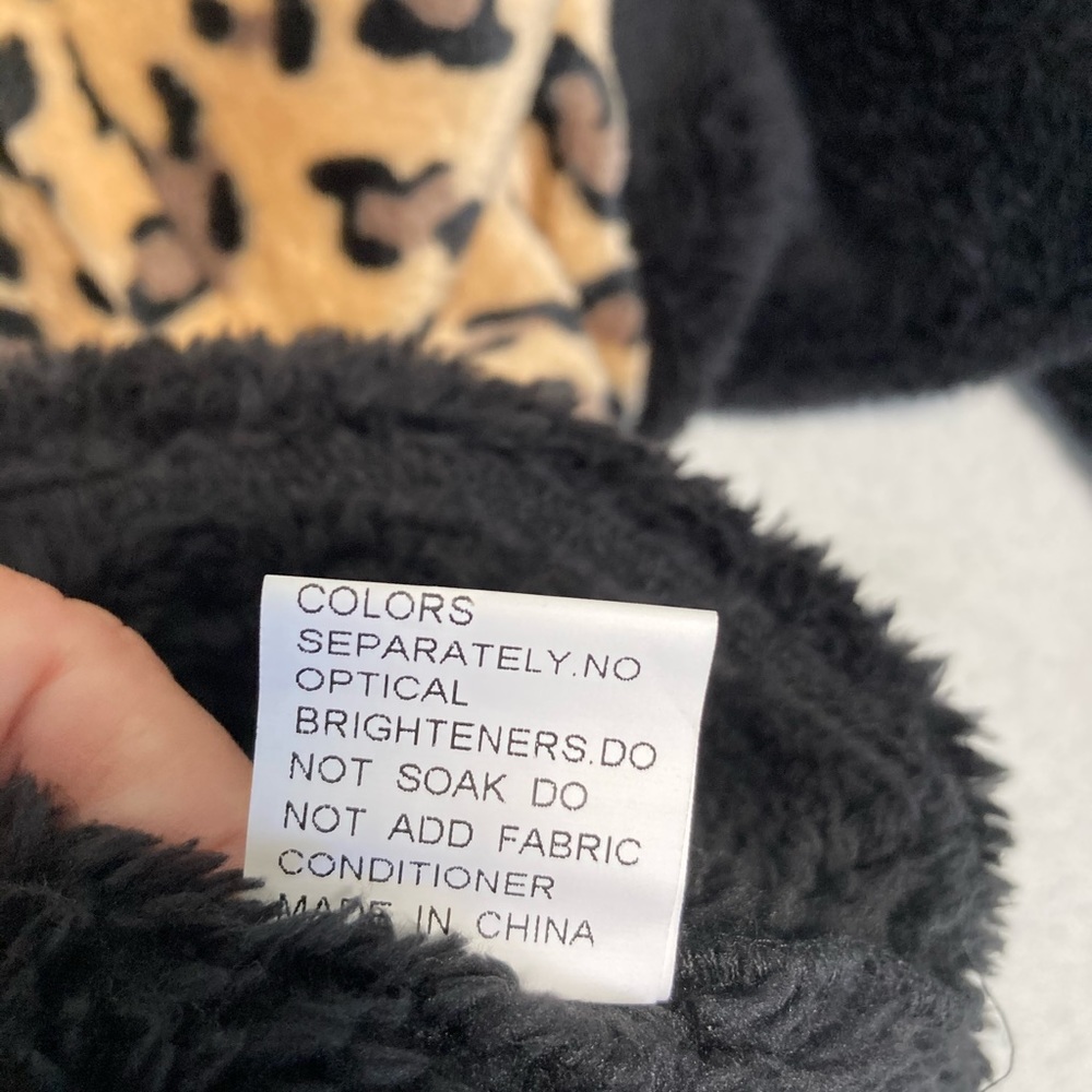 LaRos Fleece Leopard Animal Print Cozy M - Picture 5 of 7